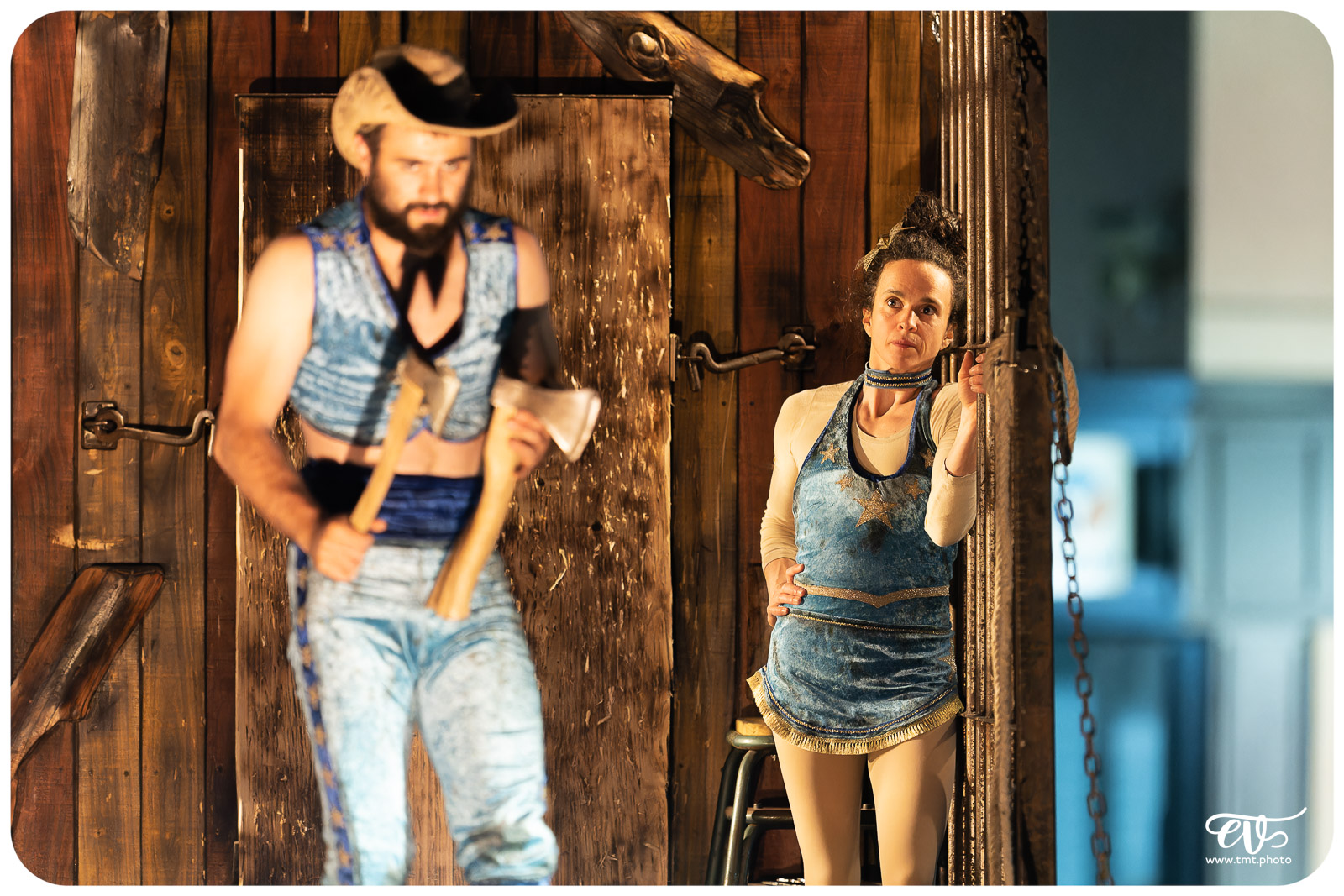 DE CHAIR ET D'ACIER (CIE 100 RACINES)